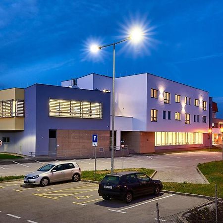 Hotel Europa Karlovac Zewnętrze zdjęcie