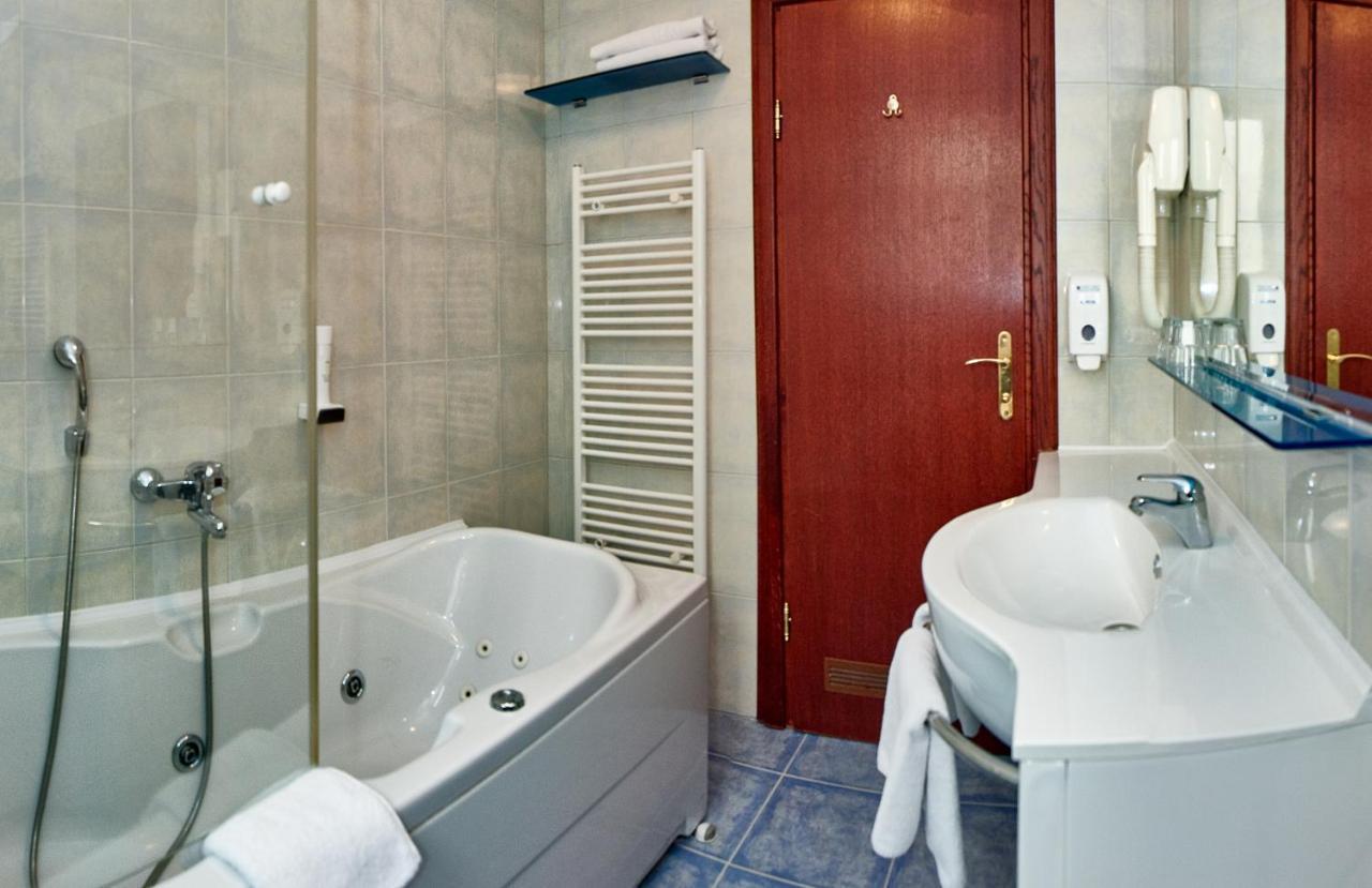 Hotel Europa Karlovac Zewnętrze zdjęcie