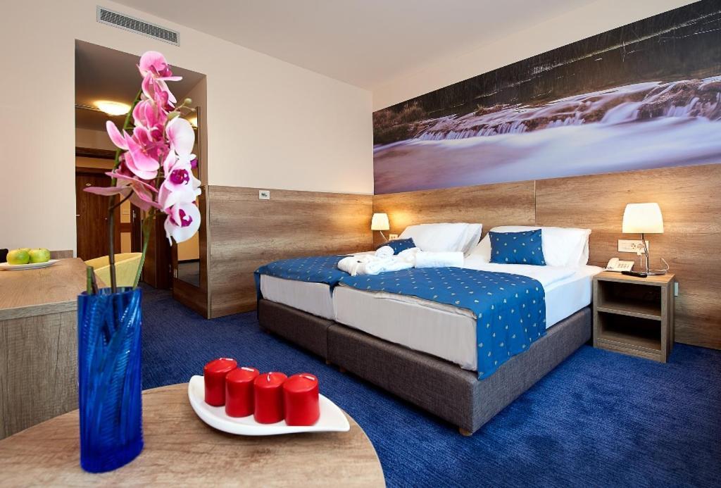 Hotel Europa Karlovac Zewnętrze zdjęcie