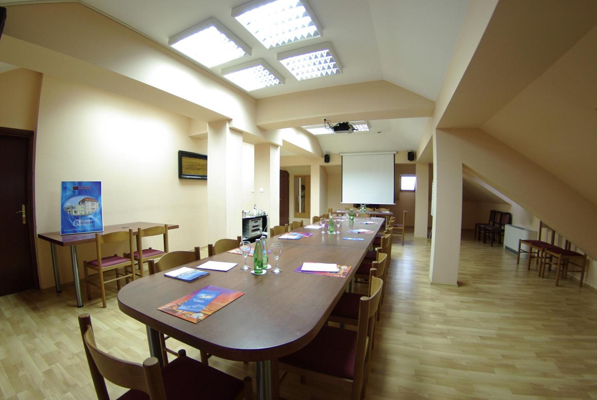 Hotel Europa Karlovac Zewnętrze zdjęcie