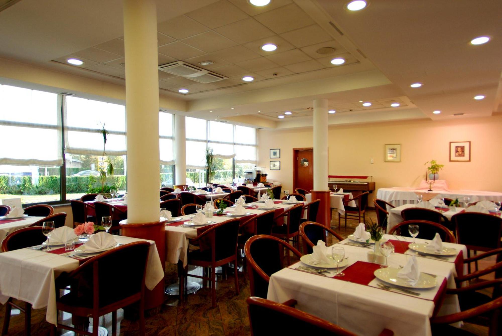 Hotel Europa Karlovac Zewnętrze zdjęcie