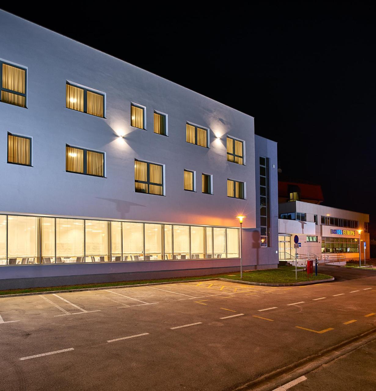 Hotel Europa Karlovac Zewnętrze zdjęcie