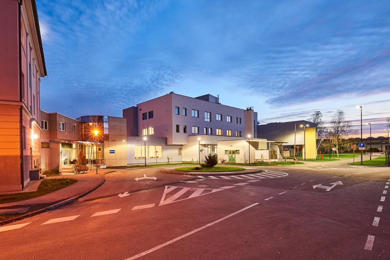 Hotel Europa Karlovac Zewnętrze zdjęcie