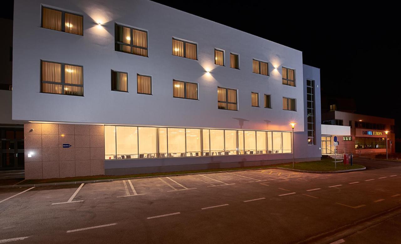 Hotel Europa Karlovac Zewnętrze zdjęcie