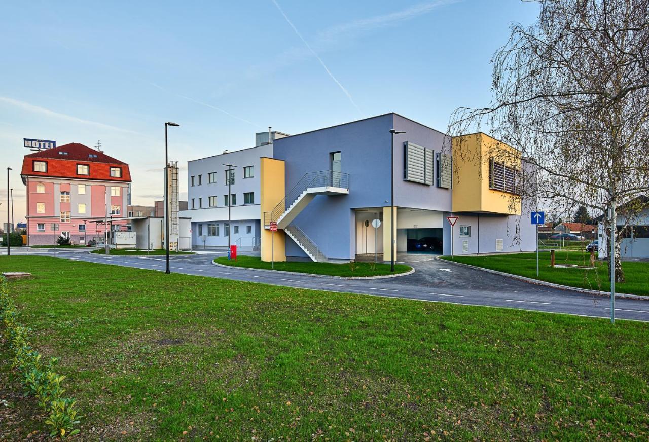 Hotel Europa Karlovac Zewnętrze zdjęcie