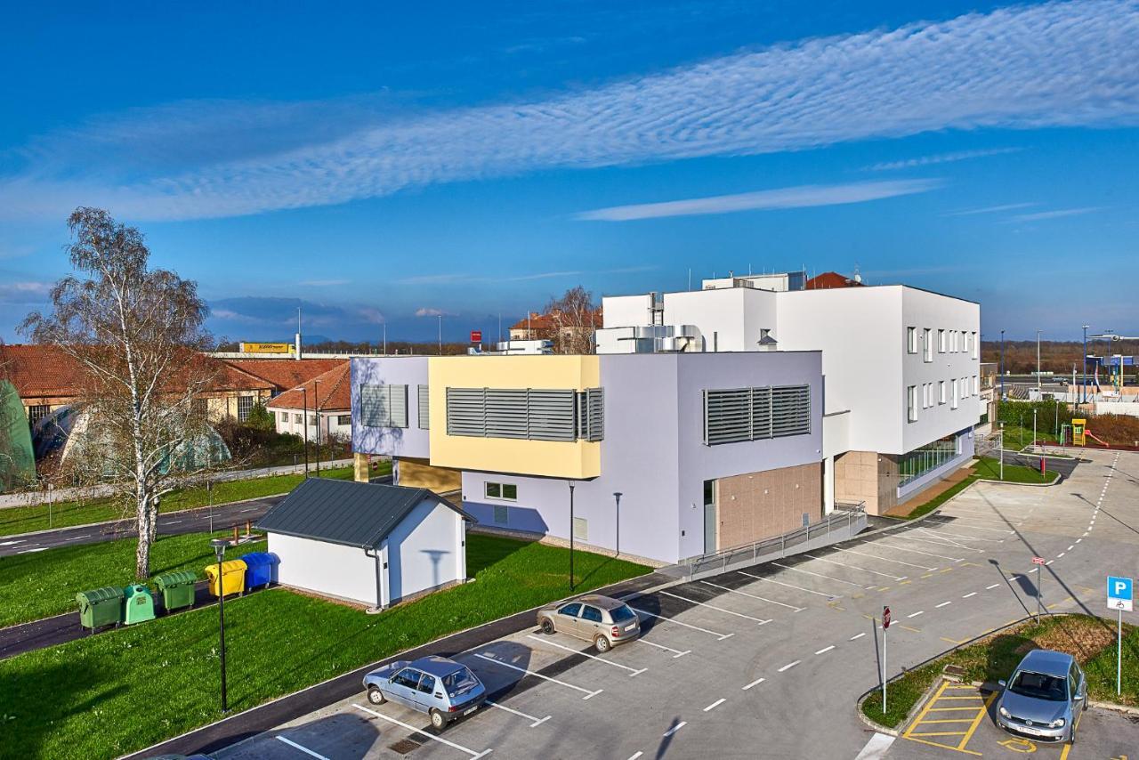 Hotel Europa Karlovac Zewnętrze zdjęcie