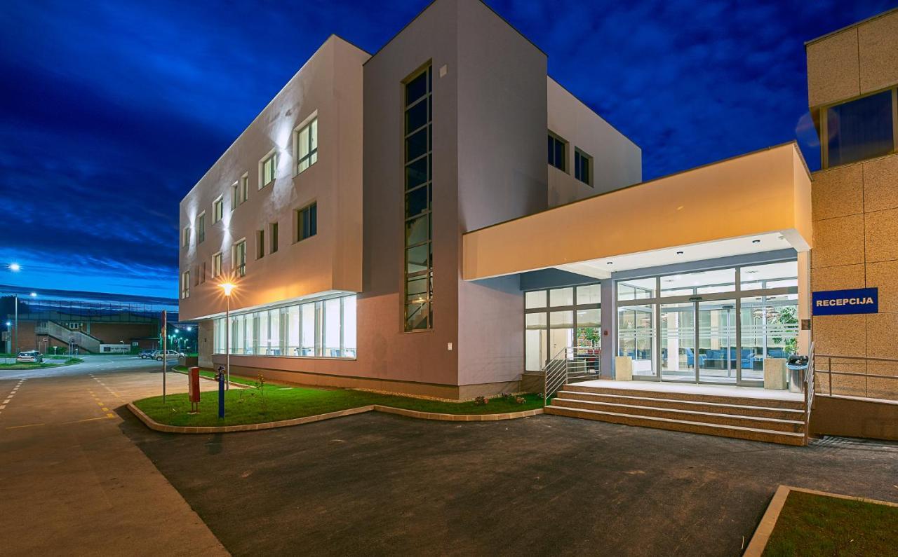 Hotel Europa Karlovac Zewnętrze zdjęcie
