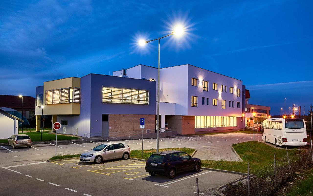 Hotel Europa Karlovac Zewnętrze zdjęcie